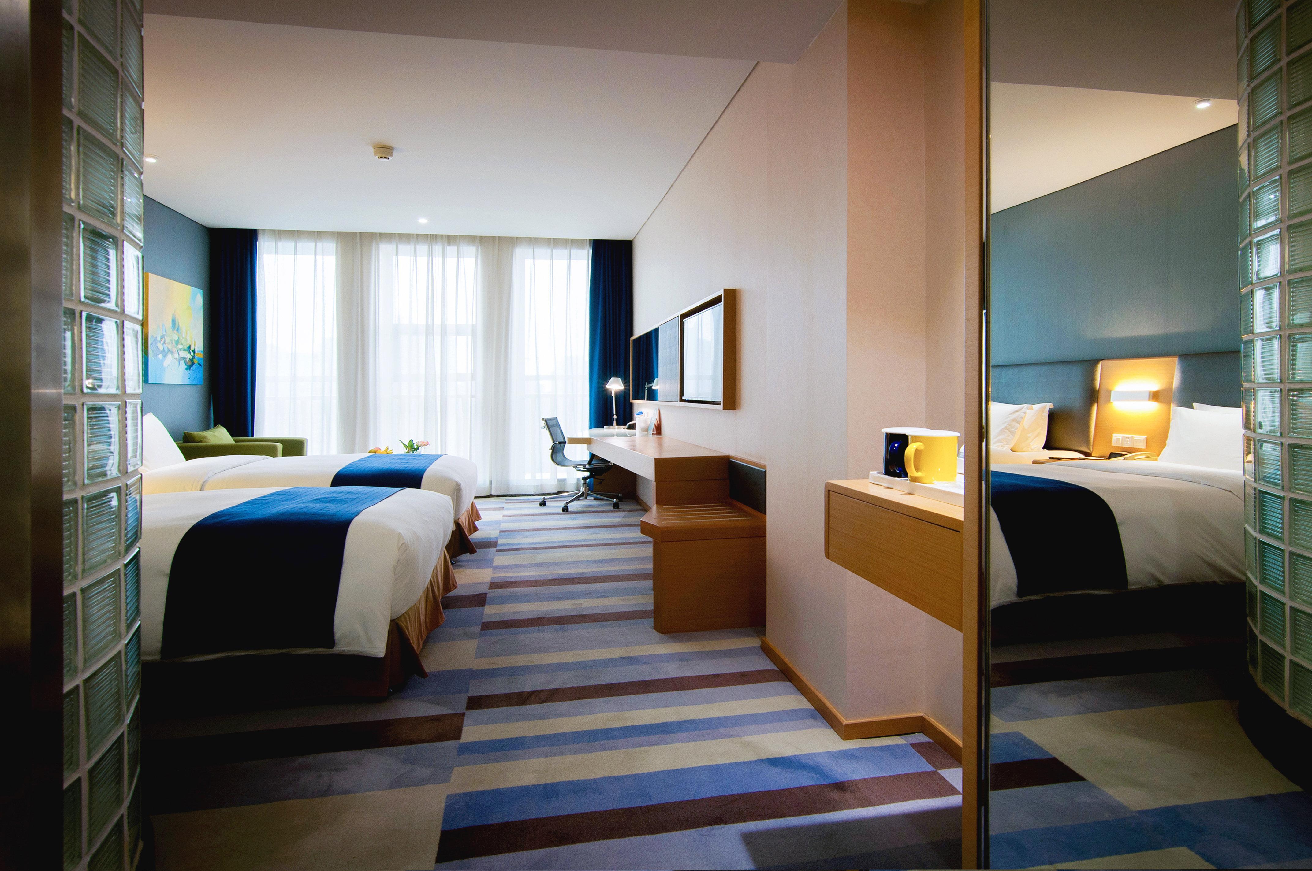 Holiday Inn Express Leshan City Square By Ihg High Speed Rail And Leshan Giant Buddha Exterior photo
