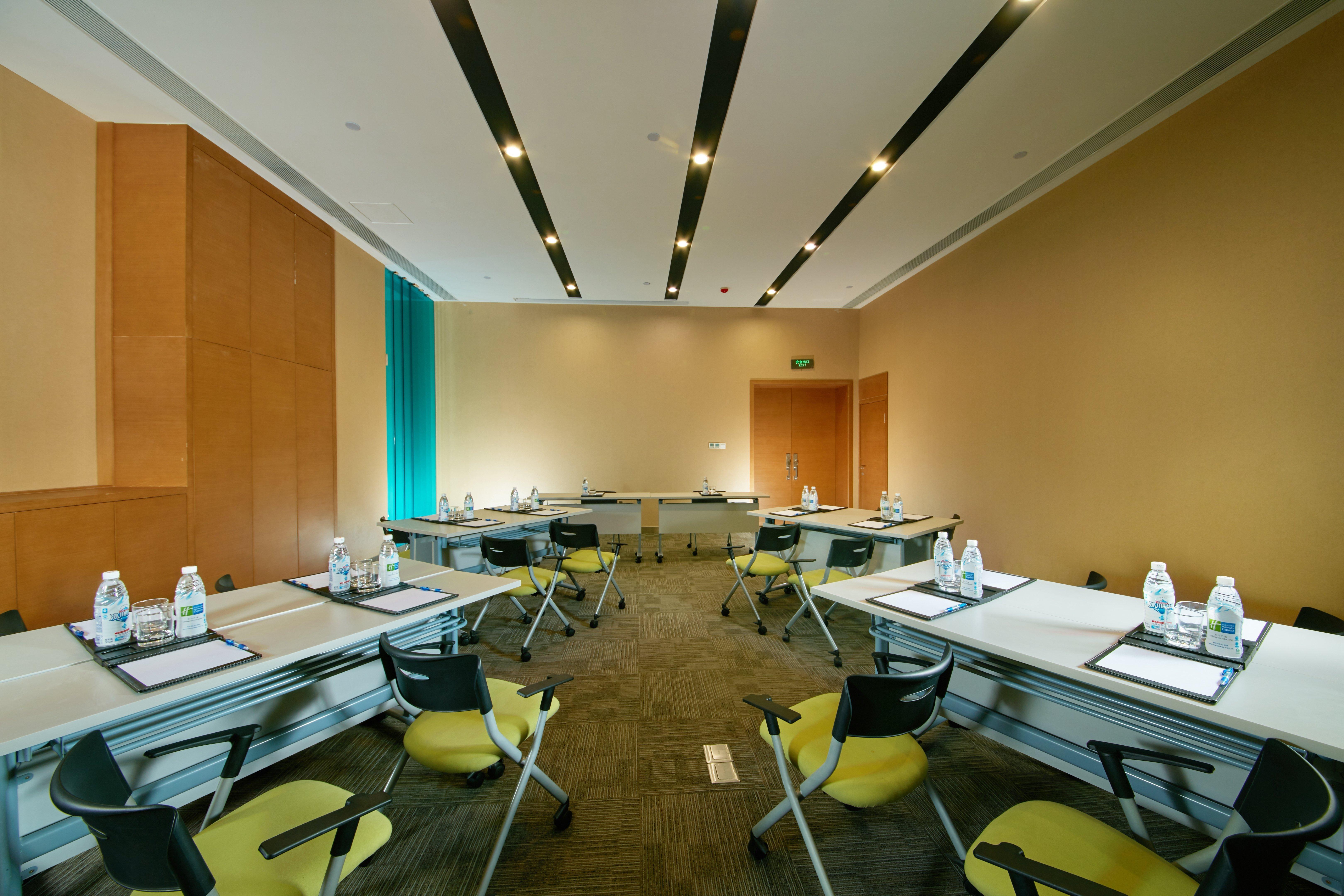 Holiday Inn Express Leshan City Square By Ihg High Speed Rail And Leshan Giant Buddha Exterior photo