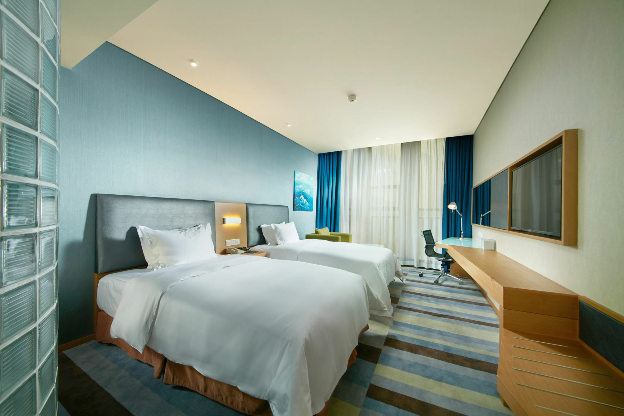 Holiday Inn Express Leshan City Square By Ihg High Speed Rail And Leshan Giant Buddha Exterior photo